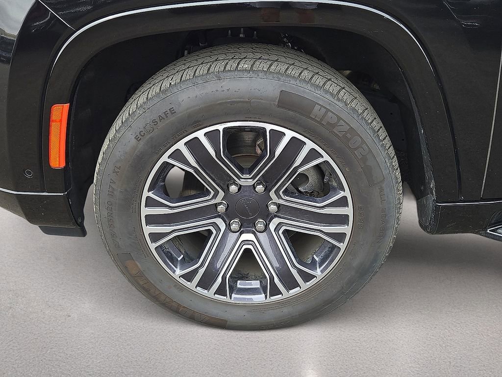 Used 2024 Jeep Wagoneer L Series II RWD image 10