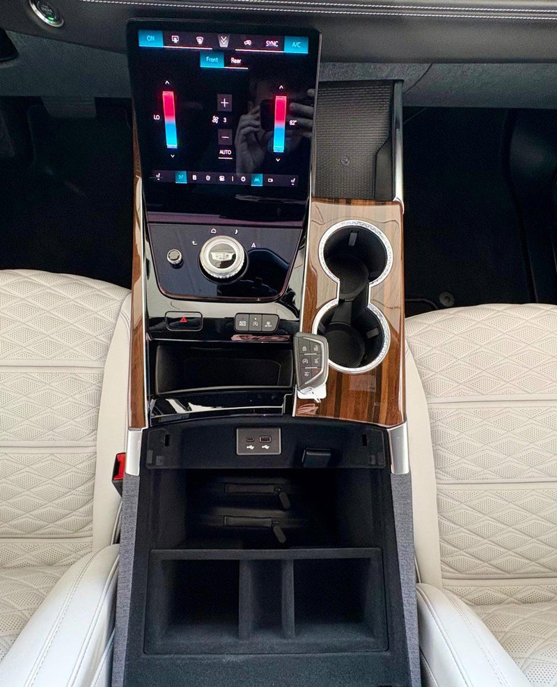 New 2026 Cadillac Escalade Platinum Sport AWD/4WD image 18