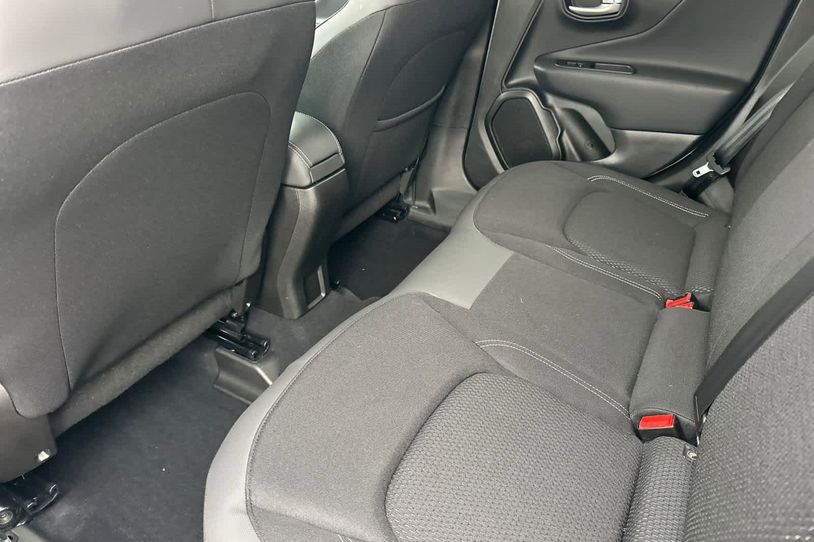 Used 2023 Jeep Renegade Altitude image 4