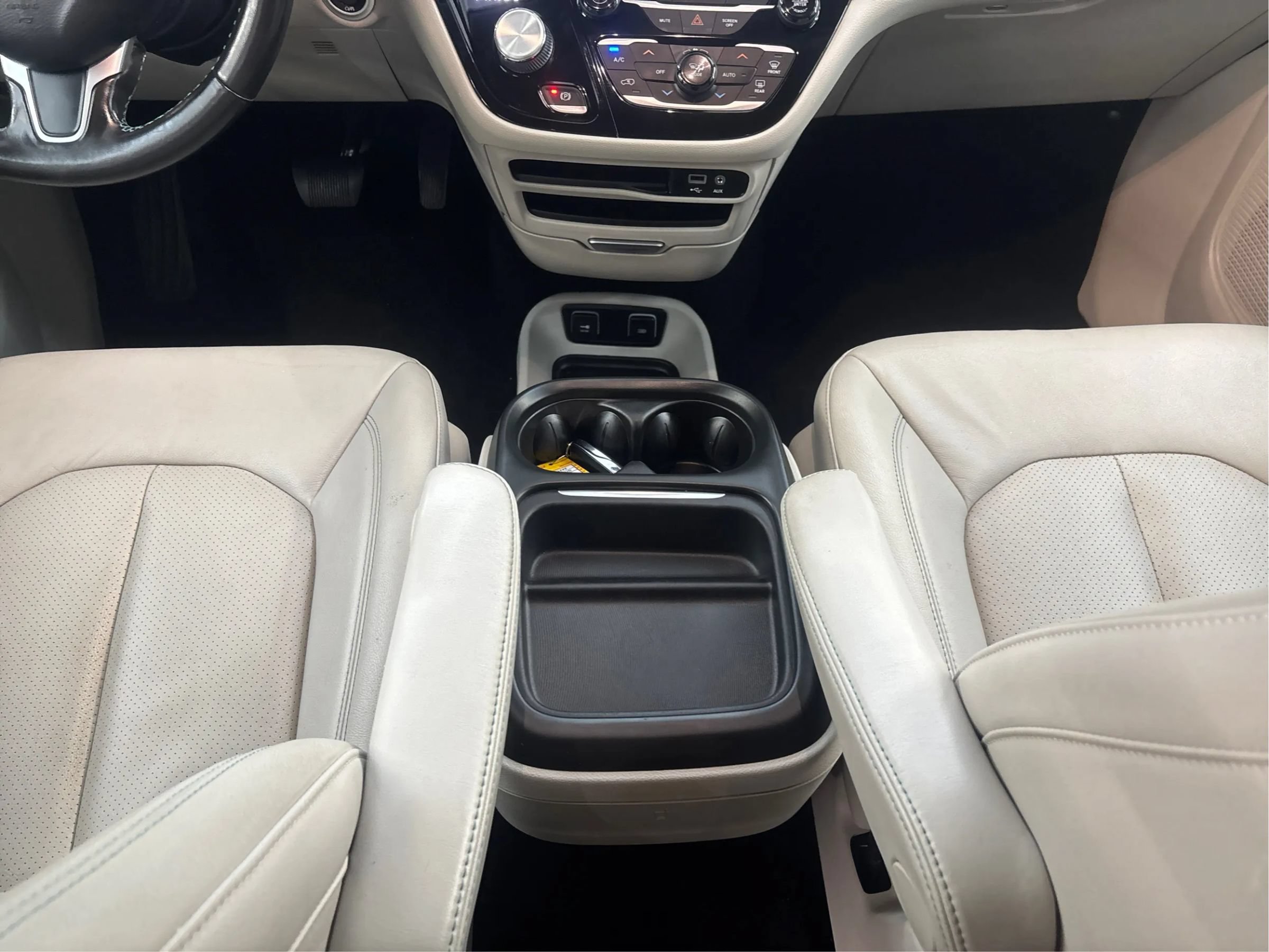 Used 2020 Chrysler Pacifica Touring-L FWD image 22