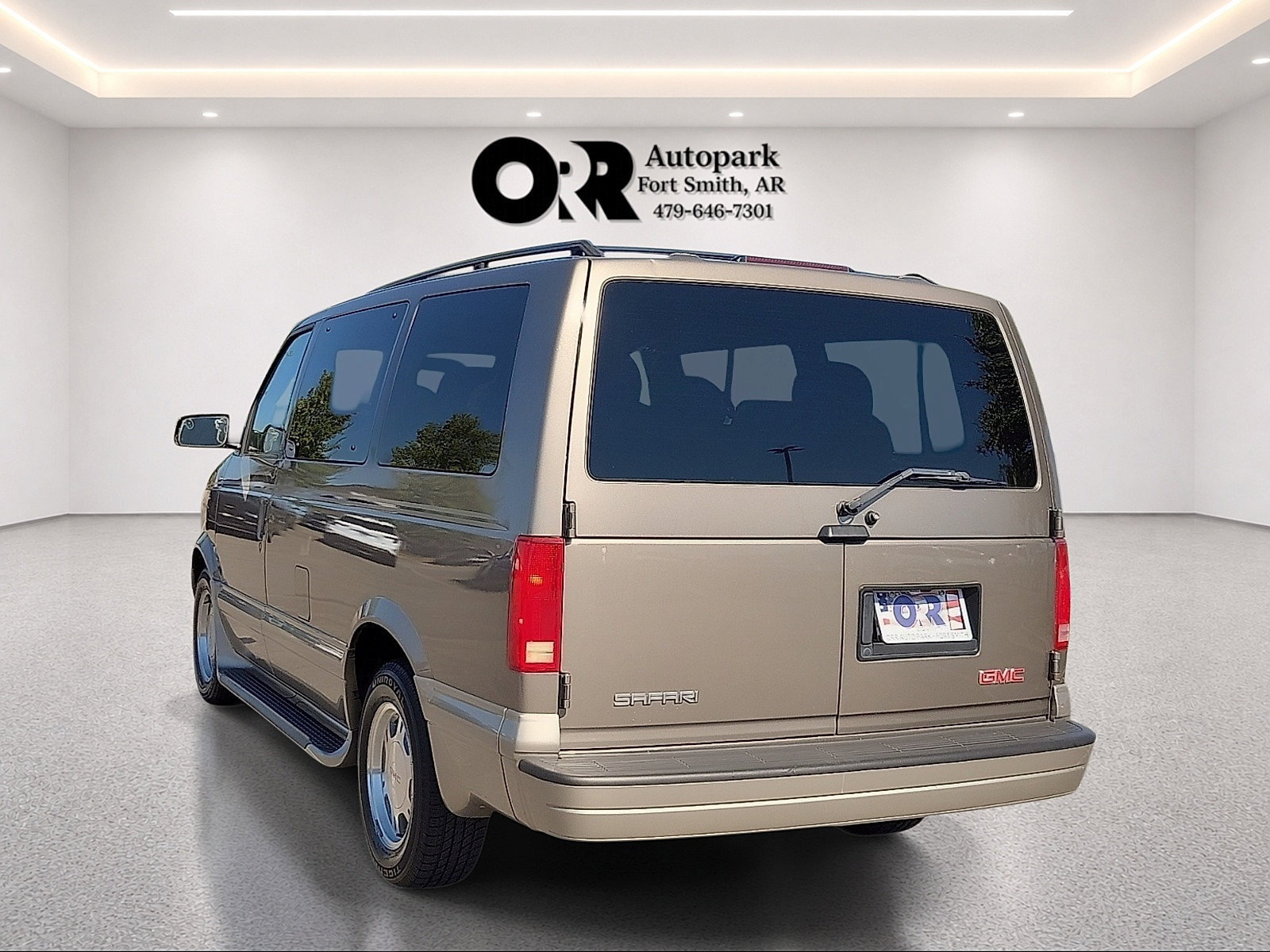 Used 2003 GMC Safari Passenger w/ SLT Preferred Equipment Group RWD image 4