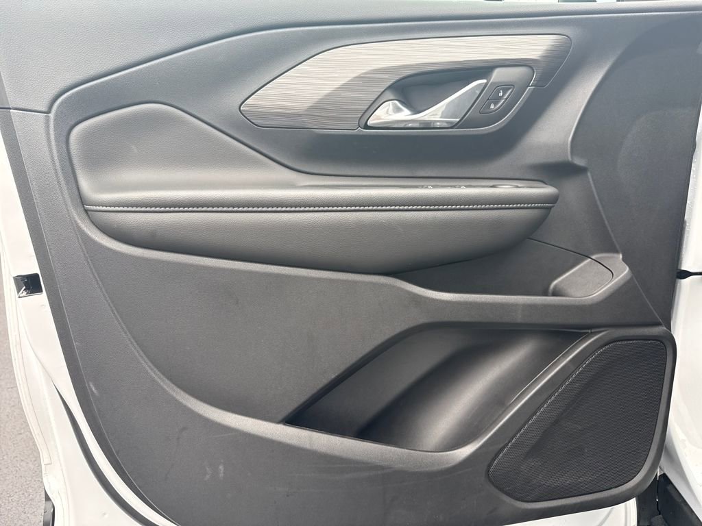 Used 2023 GMC Terrain SLE image 12