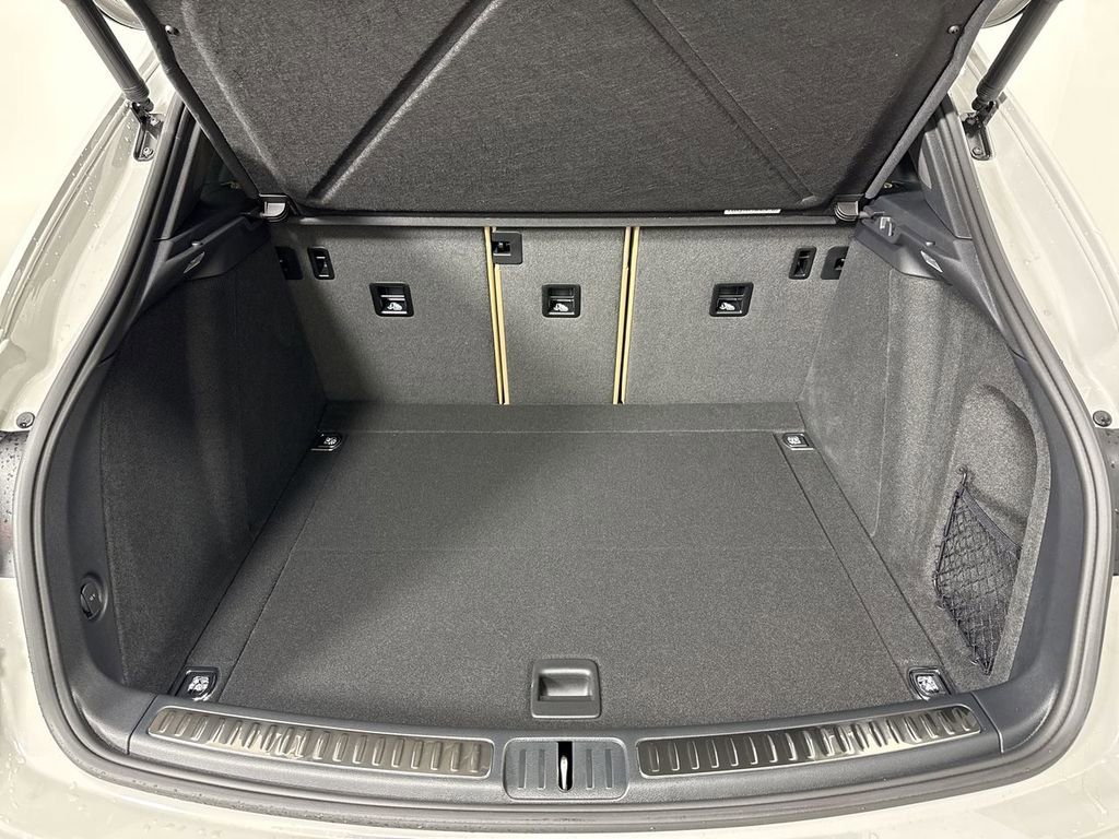 New 2026 Porsche Macan AWD/4WD image 21