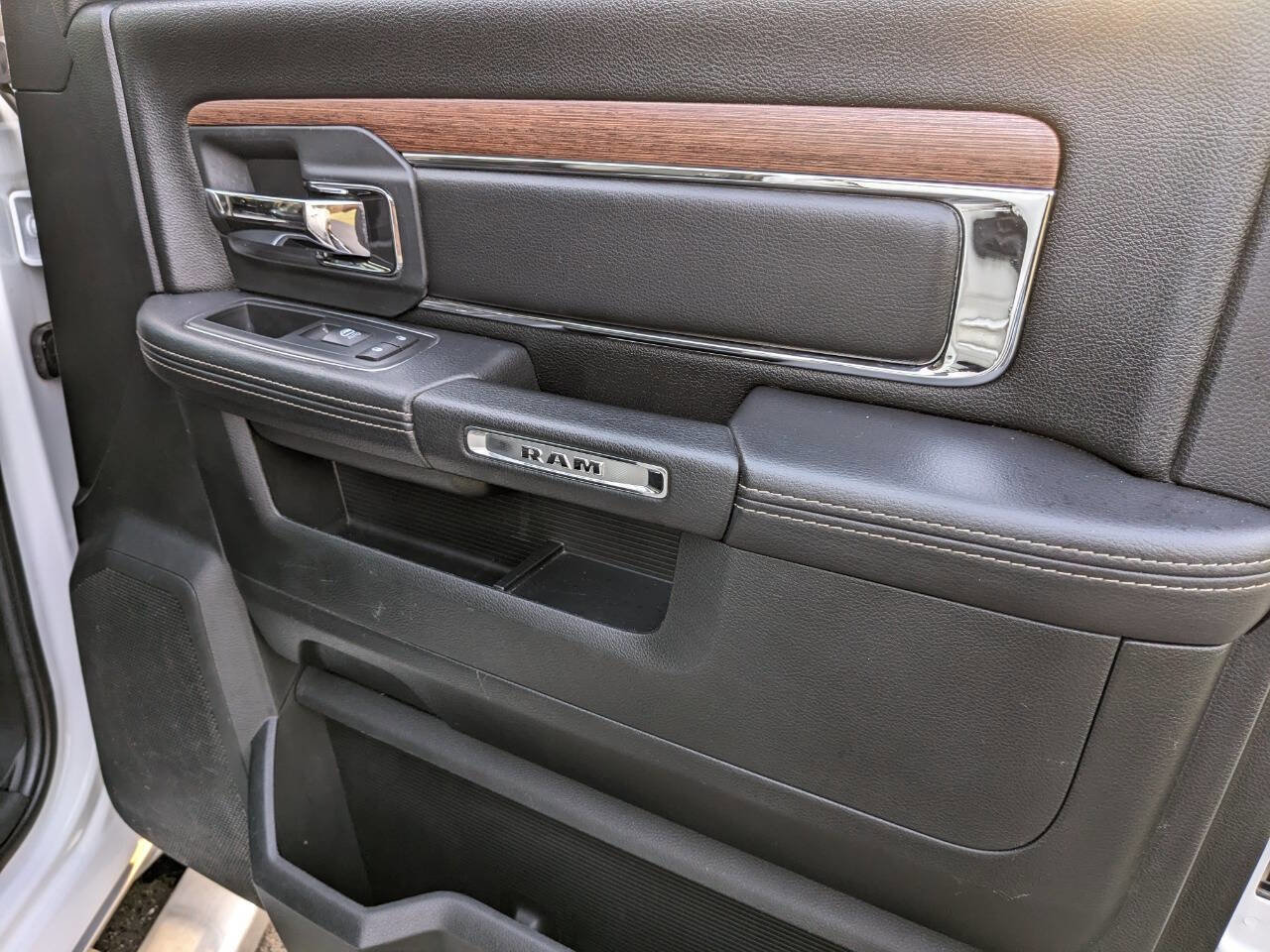 Used 2016 RAM 1500 Laramie w/ Convenience Group AWD/4WD image 20