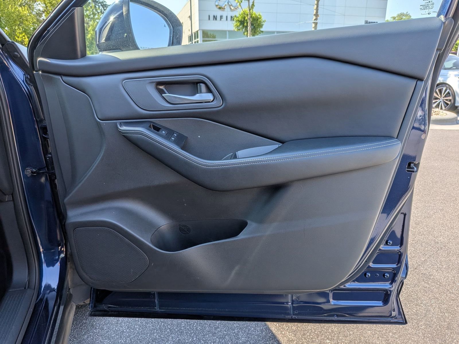 Used 2024 Nissan Rogue SV FWD image 34