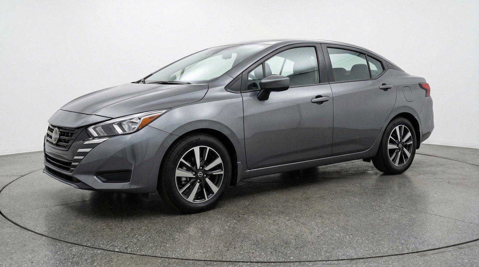 Used 2025 Nissan Versa SV image 3