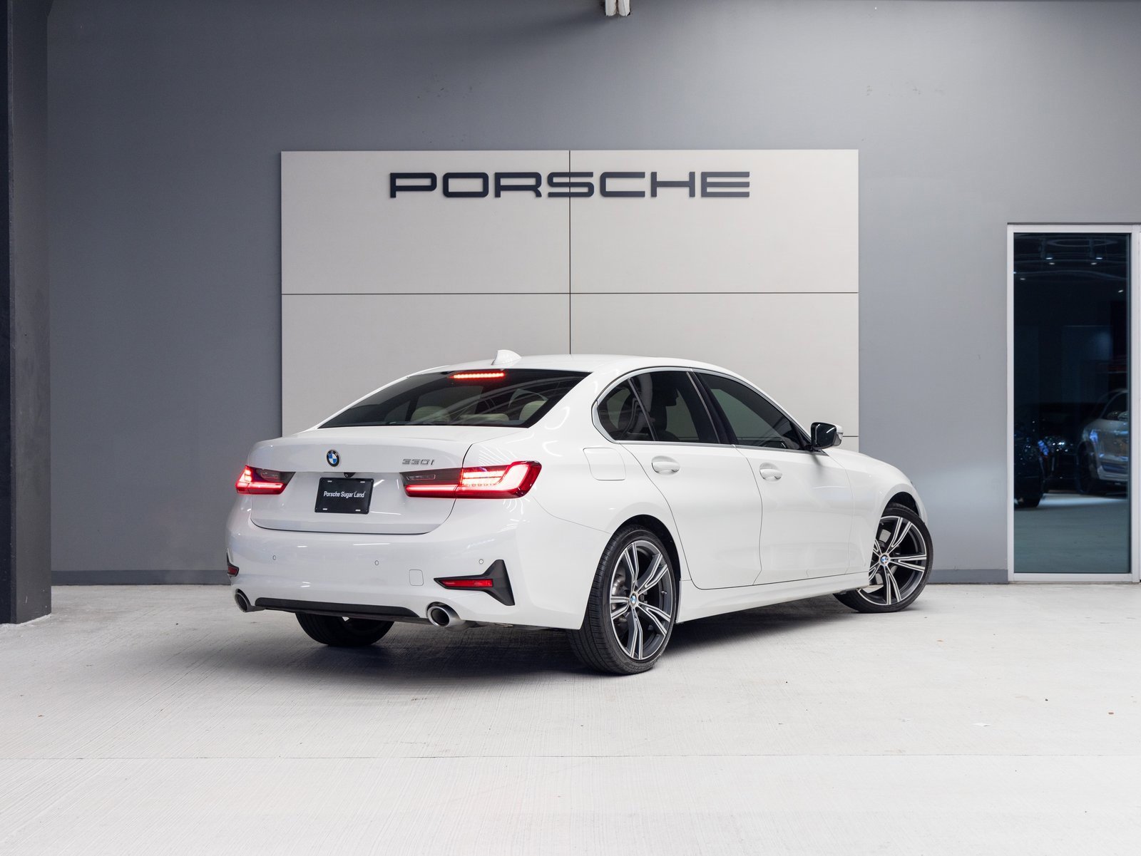 Used 2022 BMW 330i Sedan w/ Premium Package image 7