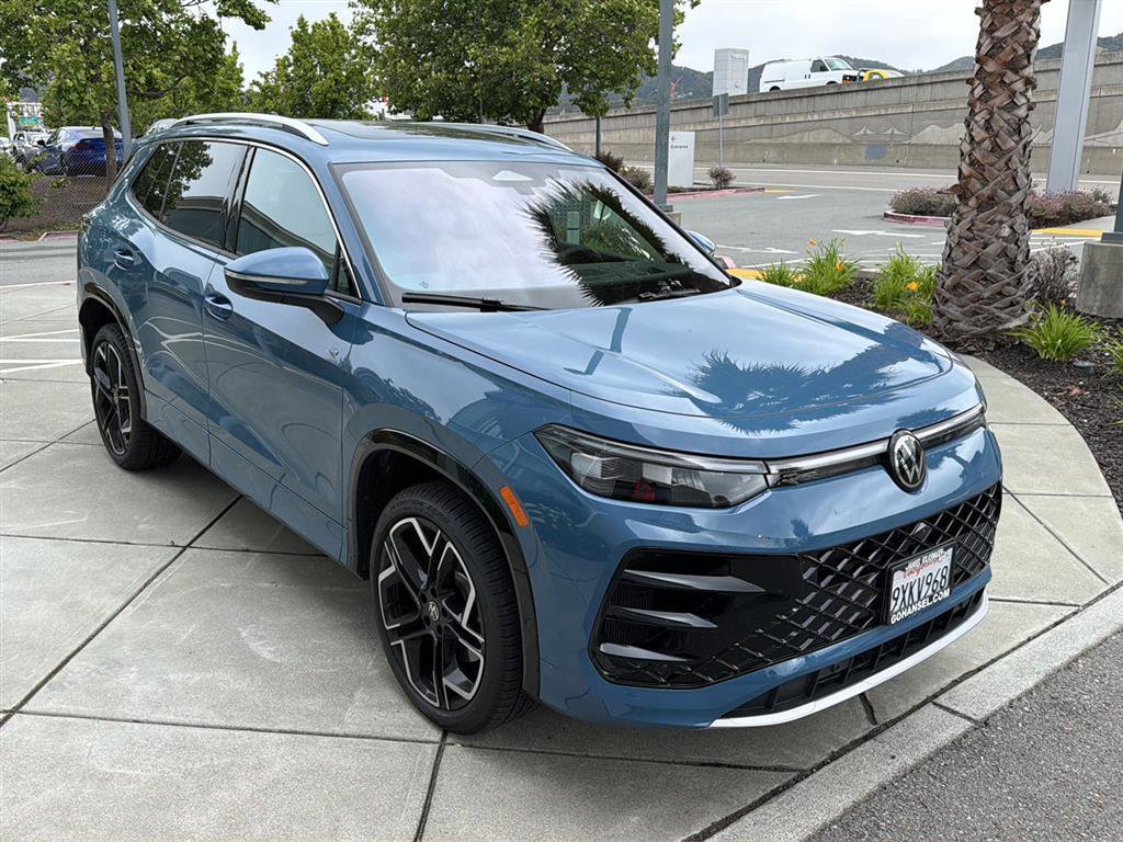 Used 2026 Volkswagen Tiguan SEL R-Line AWD/4WD image 4