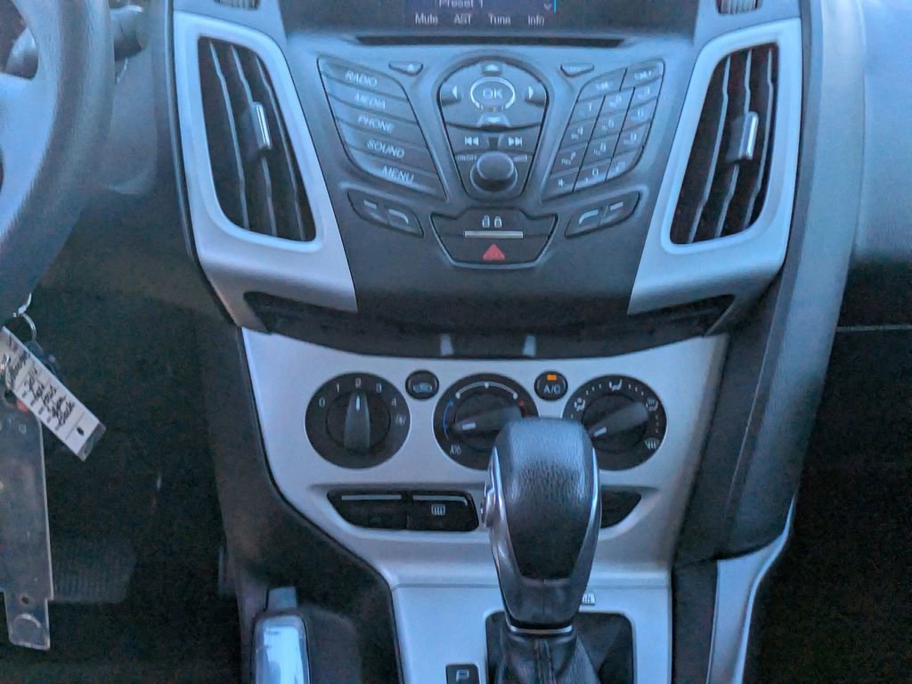 Used 2014 Ford Focus SE w/ SE Winter Package image 17