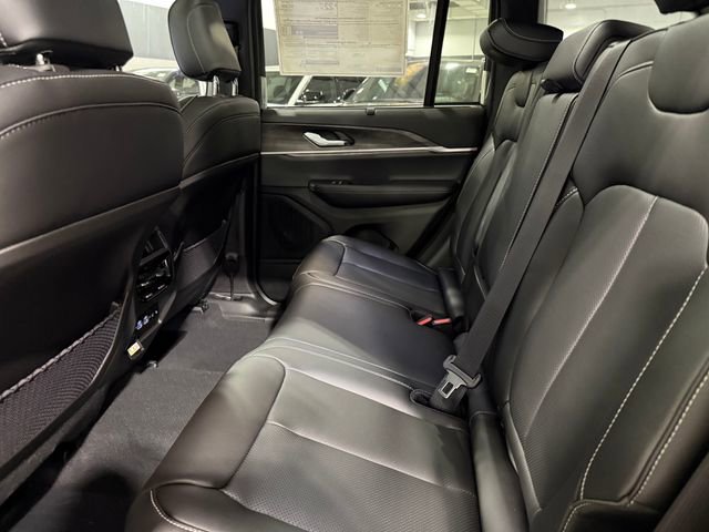 New 2025 Jeep Grand Cherokee Limited w/ Luxury Tech Group II image 22