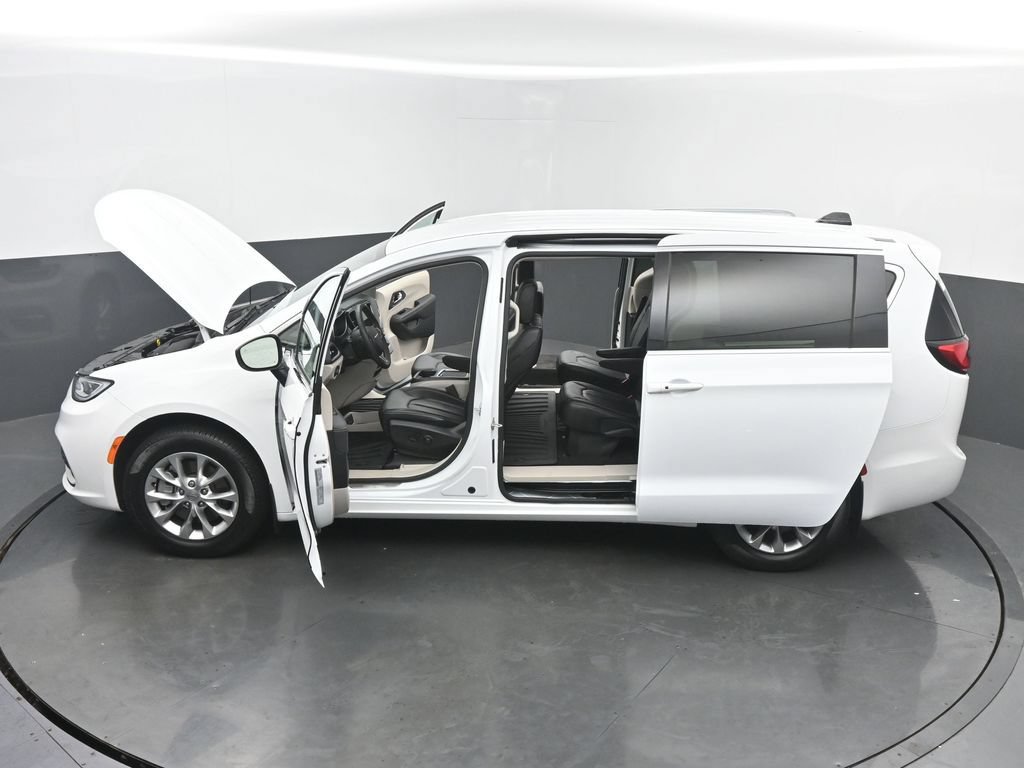 Used 2023 Chrysler Pacifica Touring-L AWD/4WD image 75