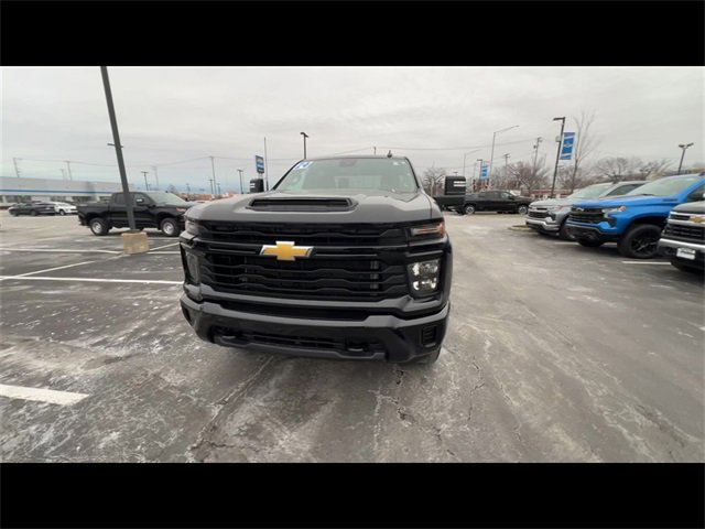 Used 2024 Chevrolet Silverado 2500 Custom w/ Custom Value Package image 3