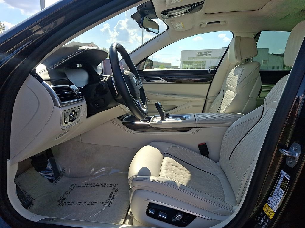 Used 2020 BMW 750i xDrive w/ Autobahn Package AWD/4WD image 13