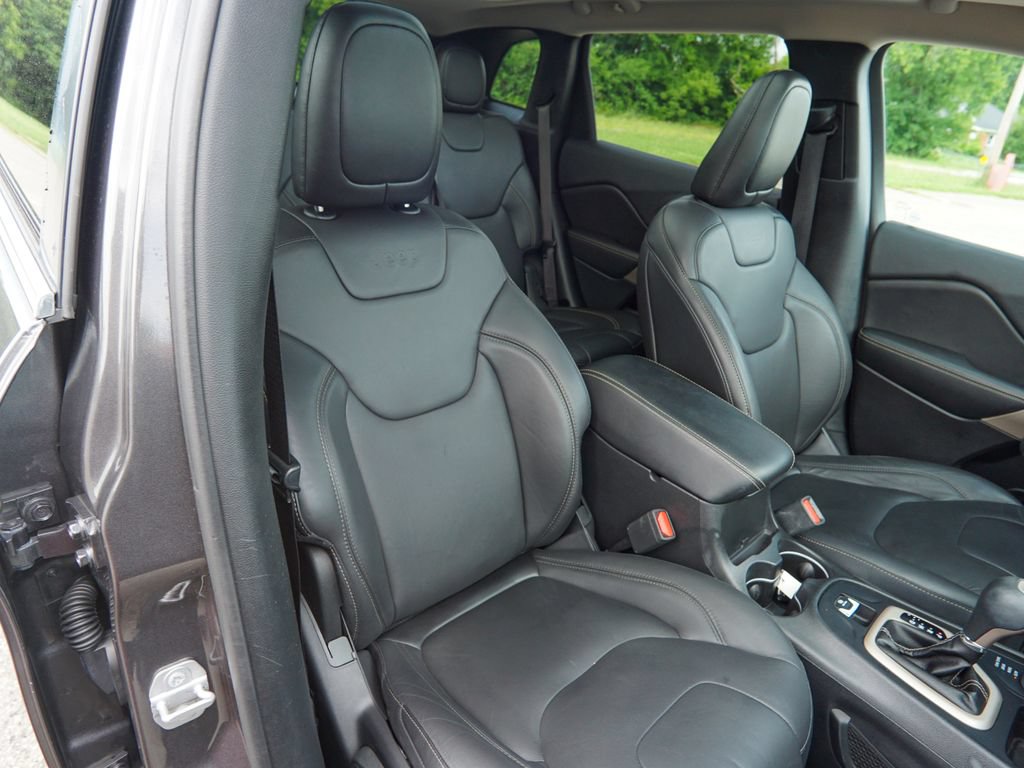 Used 2018 Jeep Cherokee Limited AWD/4WD image 32
