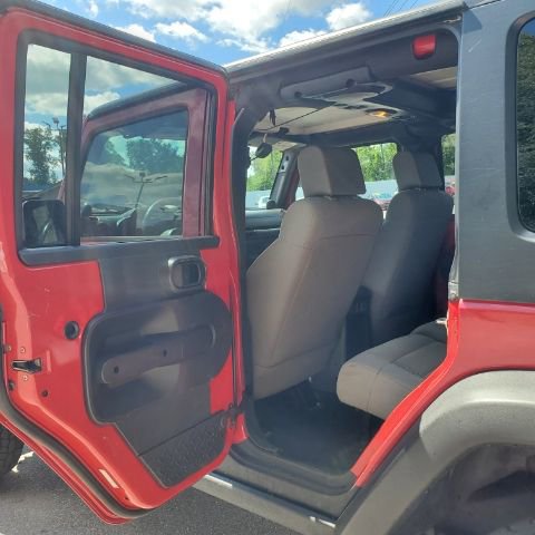 Used 2008 Jeep Wrangler Unlimited Rubicon w/ Dual Top Group image 32