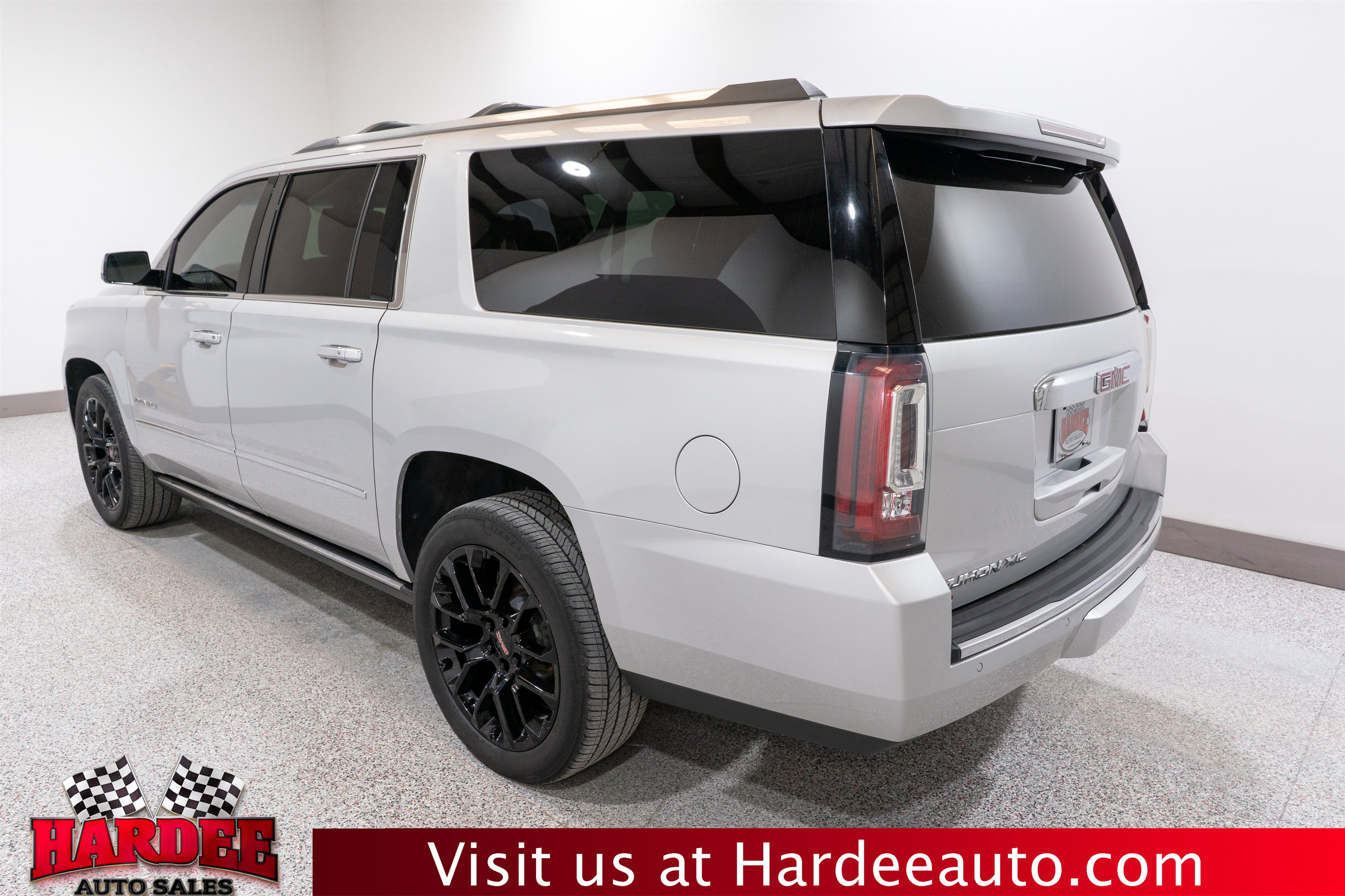 Used 2018 GMC Yukon XL Denali w/ Denali Ultimate Package AWD/4WD image 3
