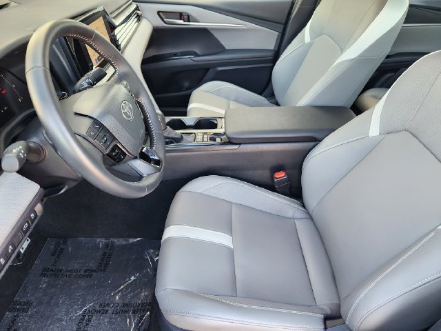 Used 2026 Toyota Camry SE w/ Convenience Package FWD image 4