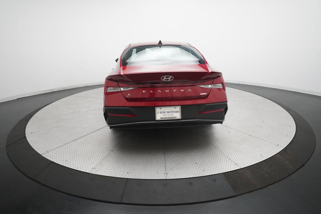 Used 2024 Hyundai Elantra Blue image 25