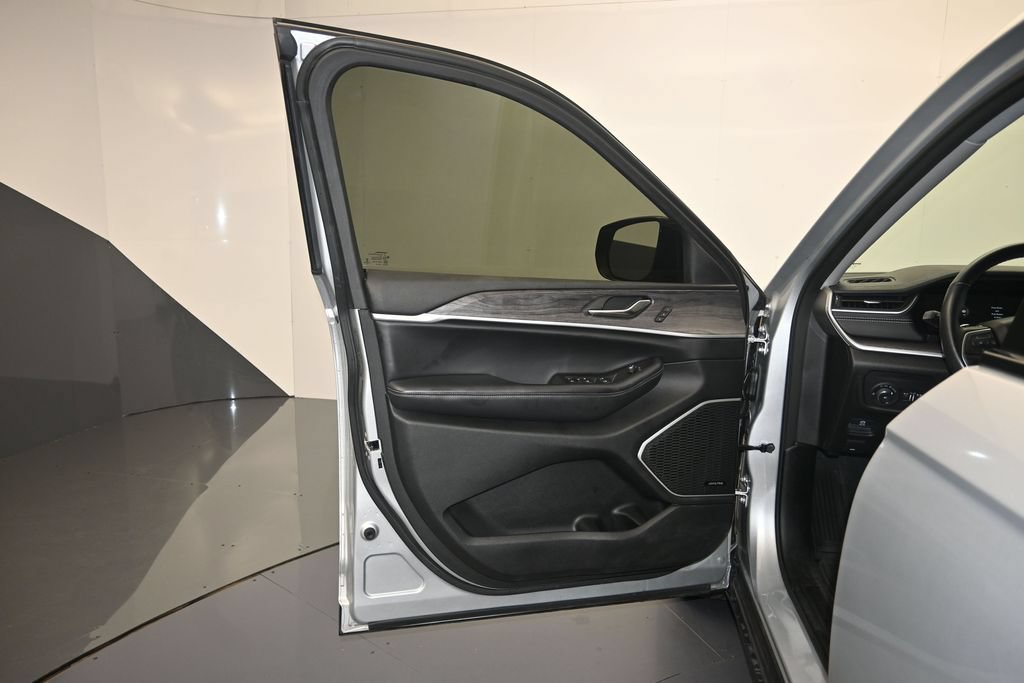 Used 2021 Jeep Grand Cherokee L Limited RWD image 10