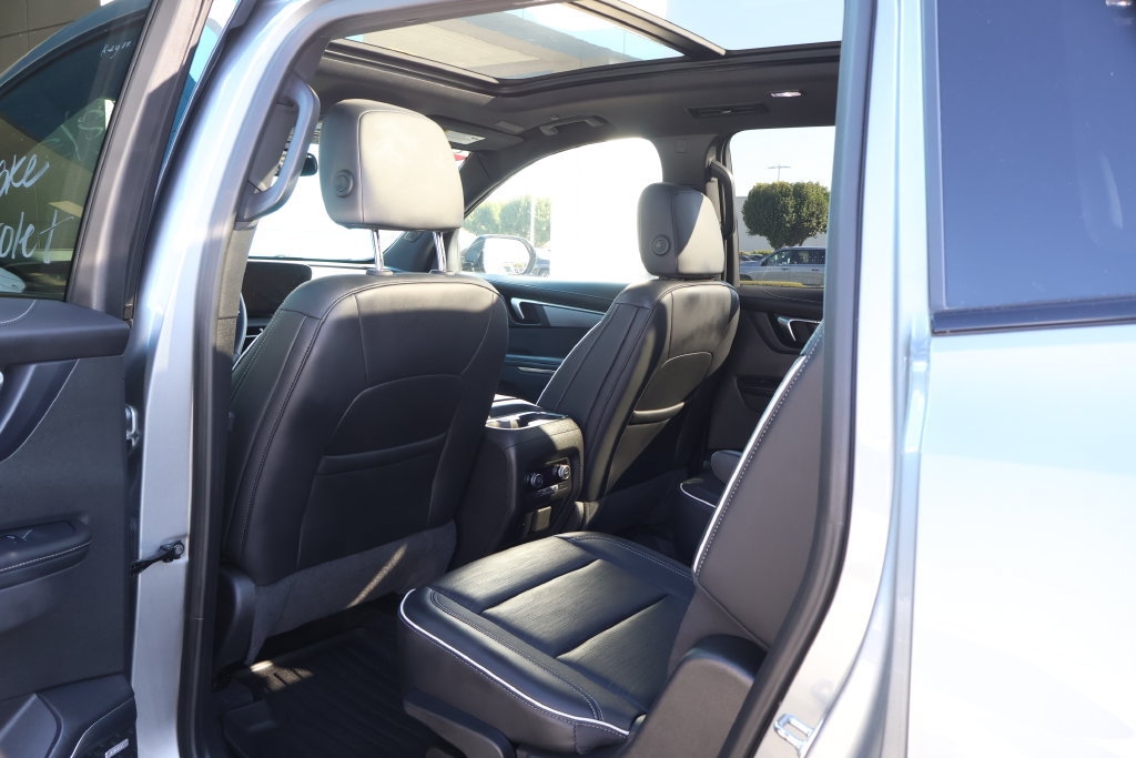 Used 2025 Buick Enclave Sport Touring w/ Power Package FWD image 30