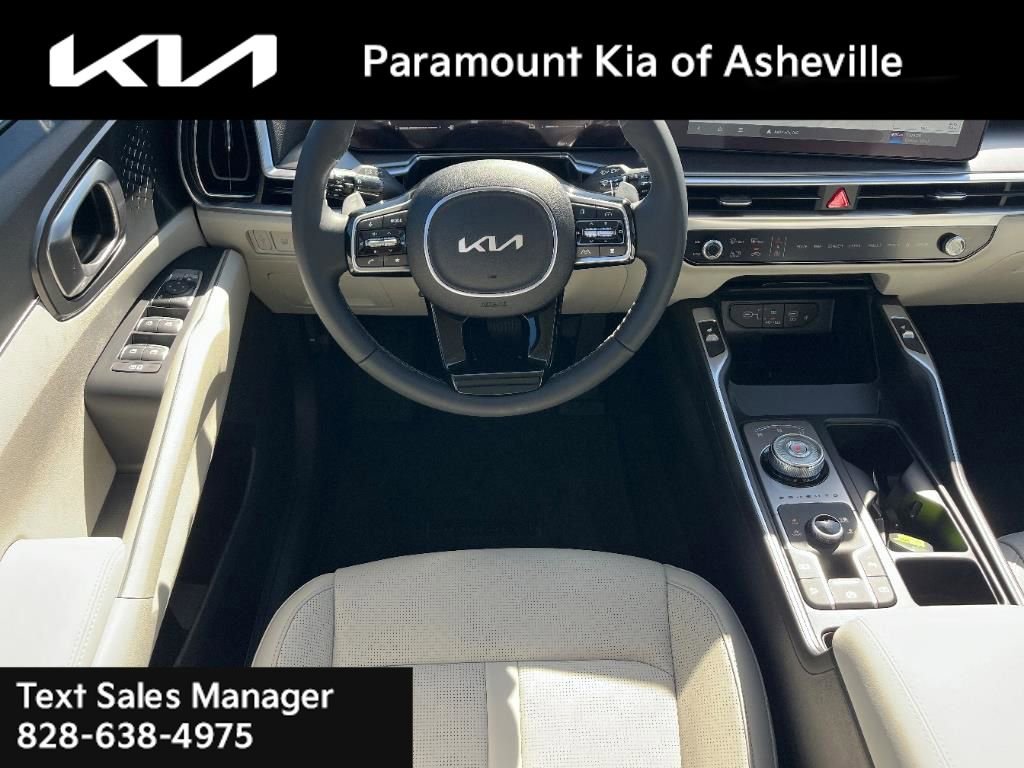 Certified 2025 Kia Sorento EX image 4