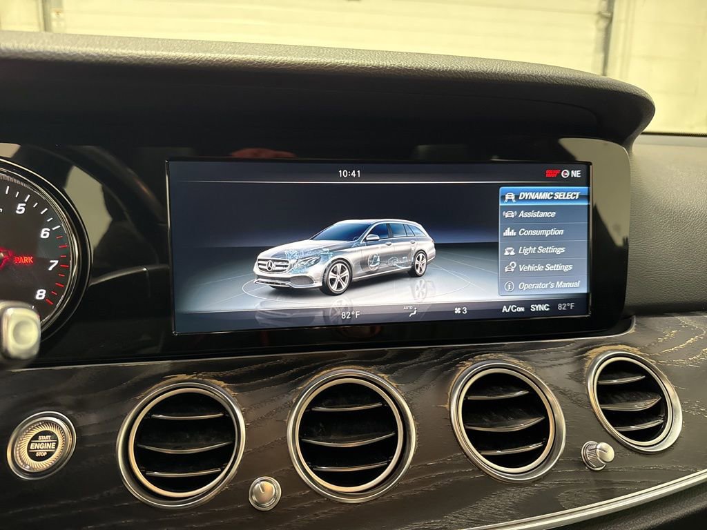 Used 2017 Mercedes-Benz E 400 4MATIC Wagon w/ Premium 1 Package image 21