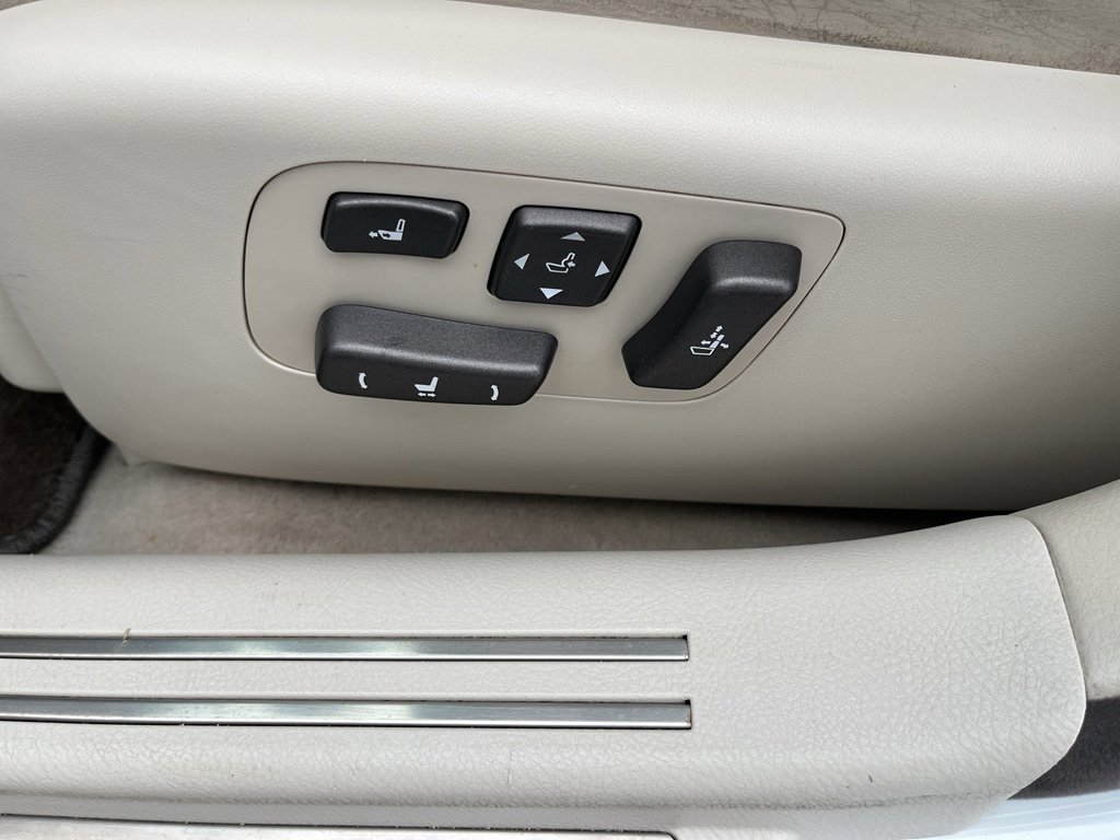 Used 2011 Lexus LS 460 w/ Comfort Pkg image 28