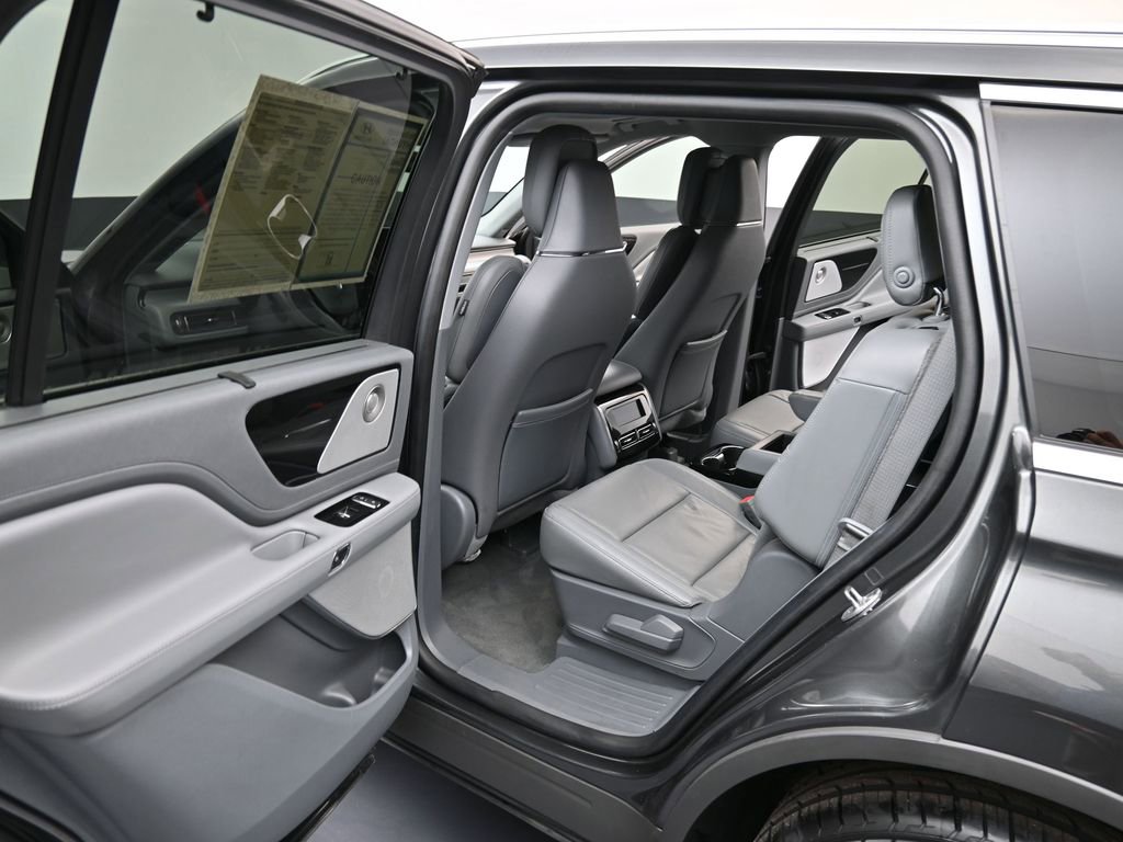 Used 2020 Lincoln Aviator Reserve w/ Equipment Group 202A image 11