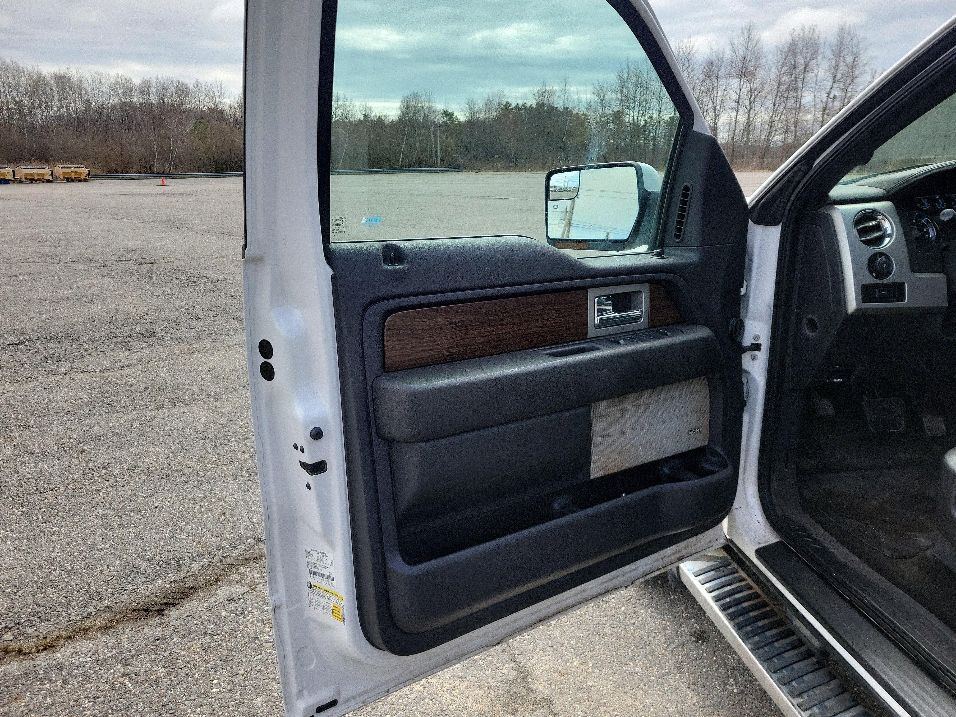 Used 2014 Ford F150 Lariat w/ Equipment Group 502A Luxury image 11