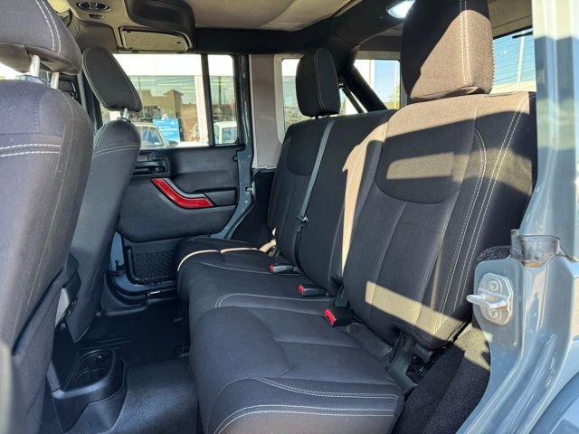 Used 2015 Jeep Wrangler Unlimited Sahara w/ Connectivity Group image 10