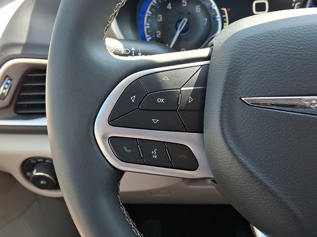 Certified 2024 Chrysler Pacifica Touring-L FWD image 26