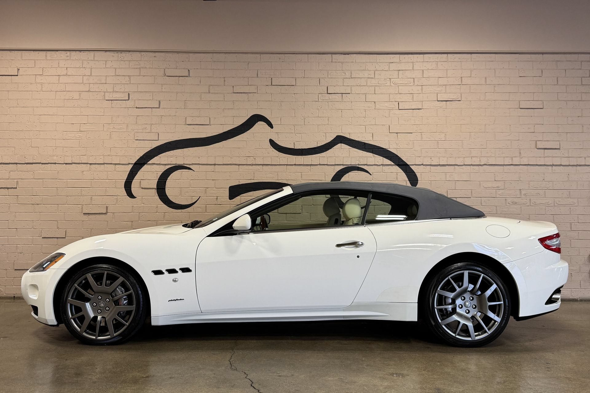 Used 2011 Maserati GranTurismo Convertible RWD image 16