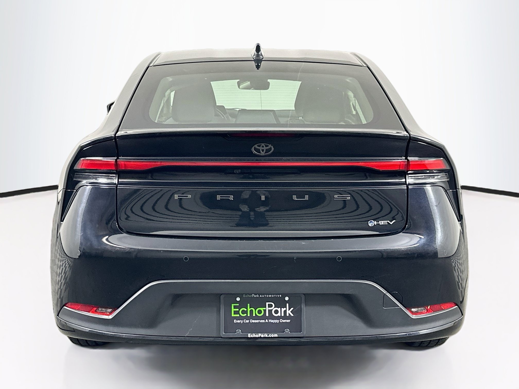 Used 2025 Toyota Prius LE FWD image 7