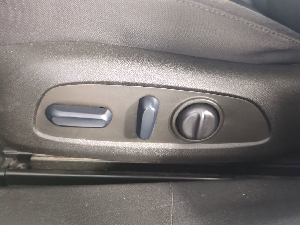 Used 2022 Chevrolet Malibu LT image 21