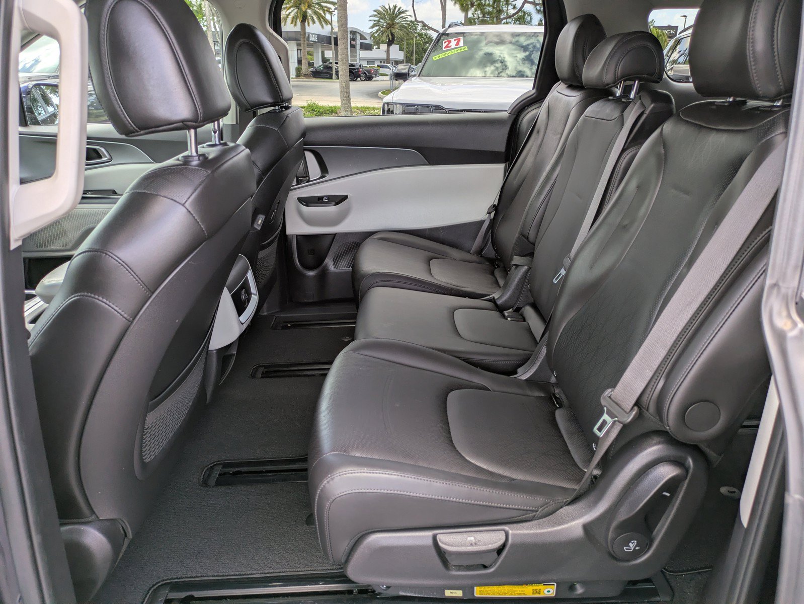 Certified 2024 Kia Carnival LX FWD image 11