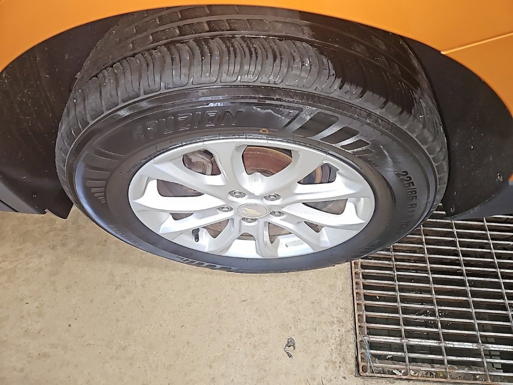 Used 2018 Chevrolet Equinox LT w/ Sun & Infotainment Package image 10