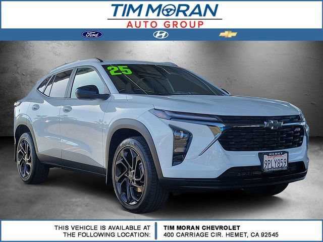 Used 2025 Chevrolet Trax RS FWD image 1