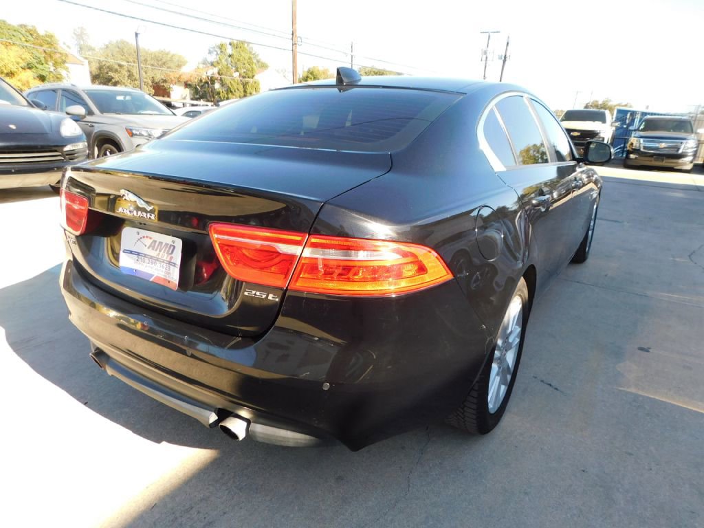 Used 2017 Jaguar XE Premium RWD image 7