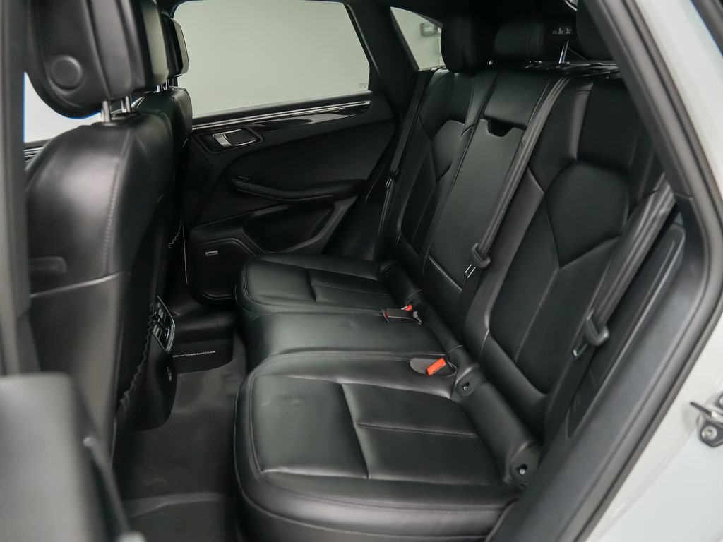 Certified 2025 Porsche Macan S image 18
