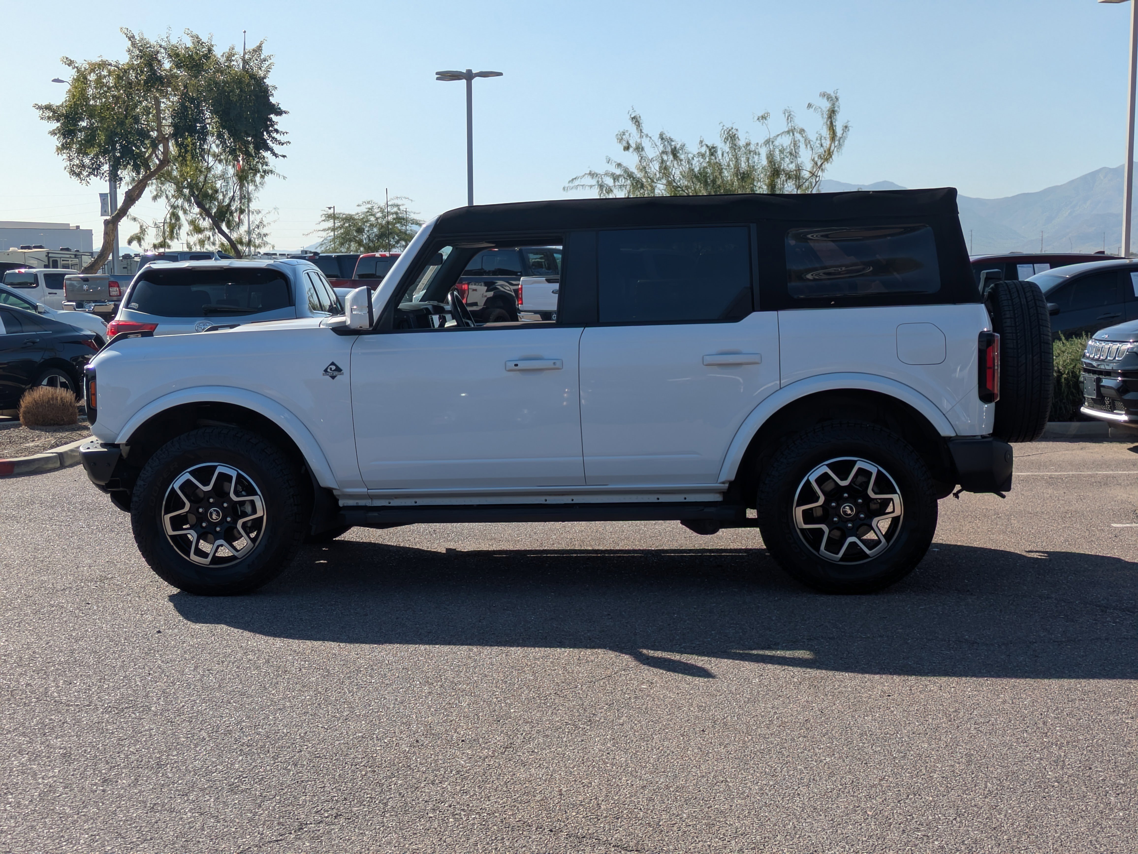 Used 2023 Ford Bronco Outer Banks image 6