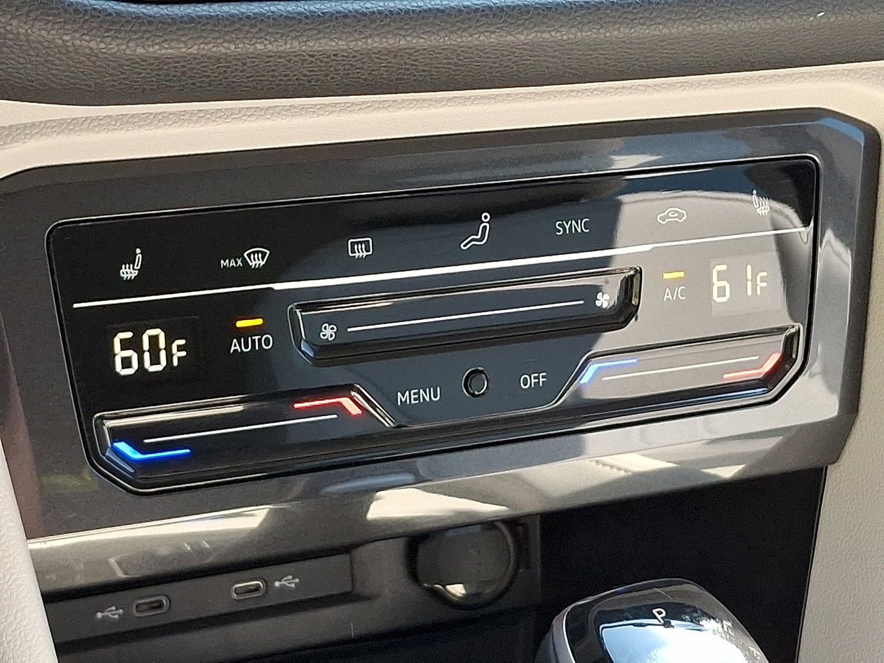 Certified 2024 Volkswagen Tiguan SE FWD image 15