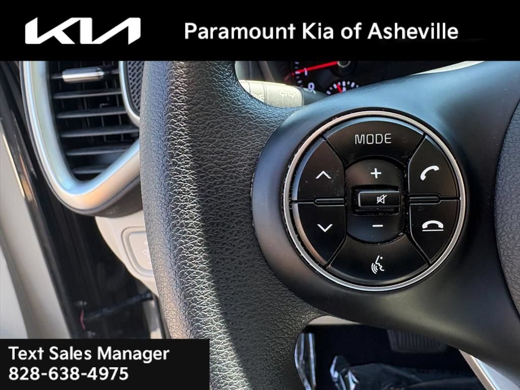 Used 2020 Kia Soul LX FWD image 12