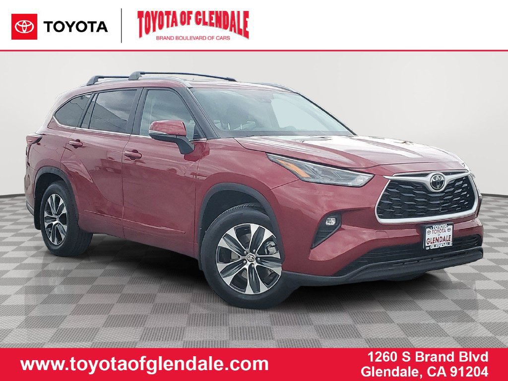 Certified 2025 Toyota Highlander XLE FWD image 1