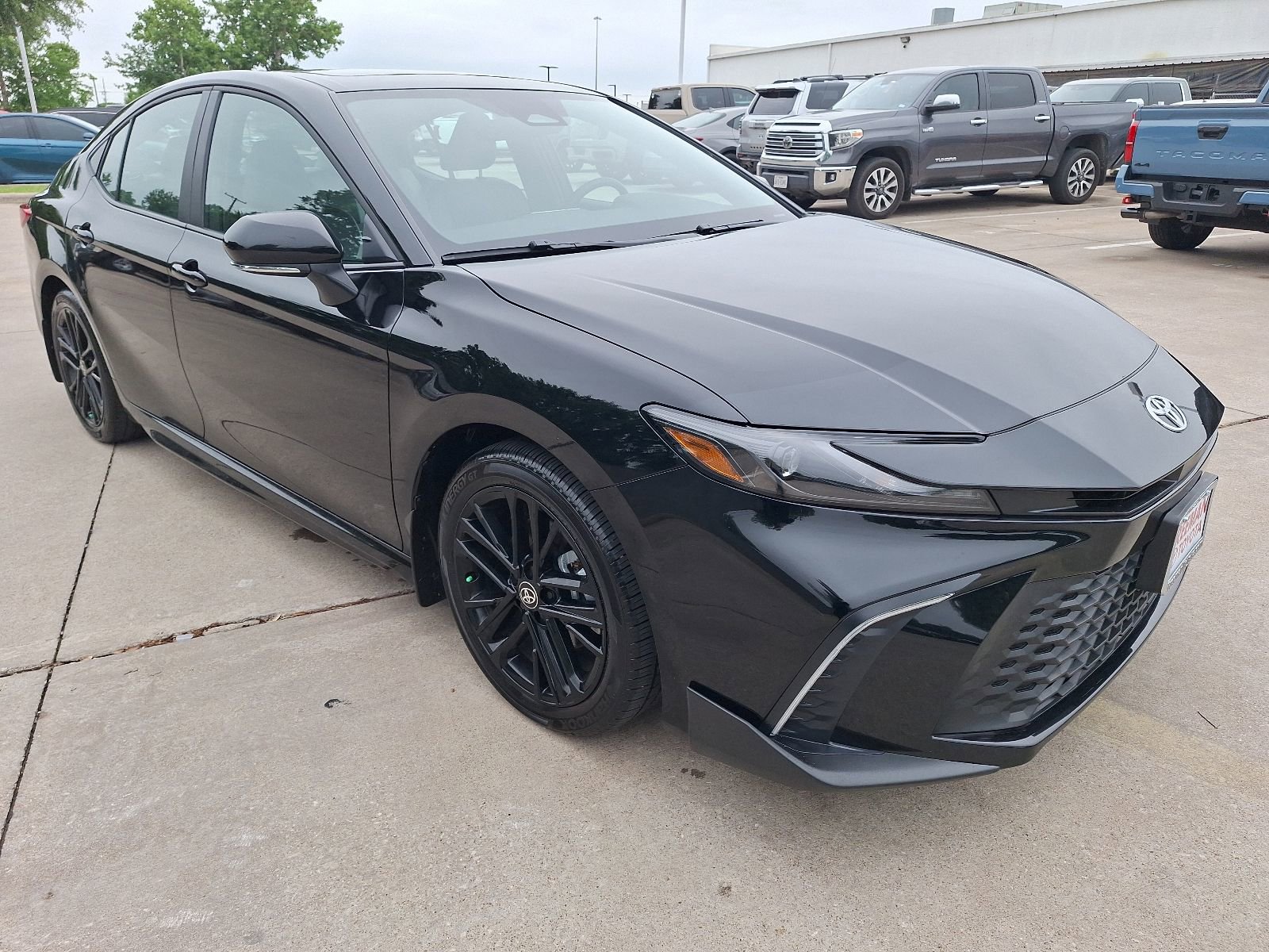 Used 2025 Toyota Camry SE FWD image 8