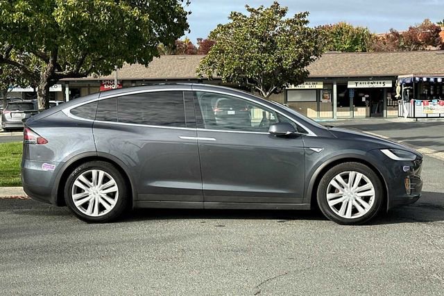 Used 2016 Tesla Model X 90D image 7