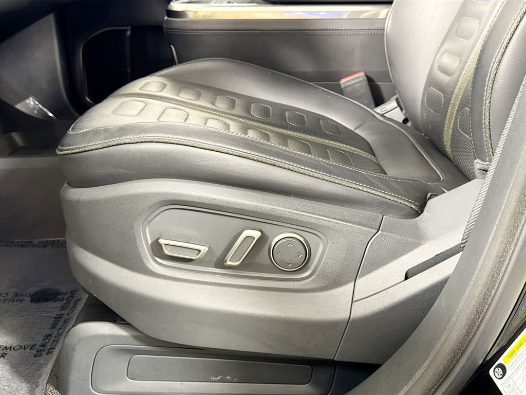 Used 2022 Rivian R1T Adventure image 23