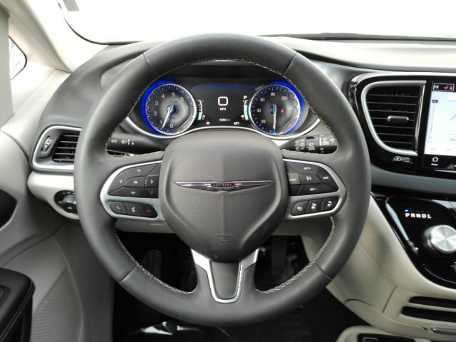Used 2024 Chrysler Pacifica Touring-L FWD image 37