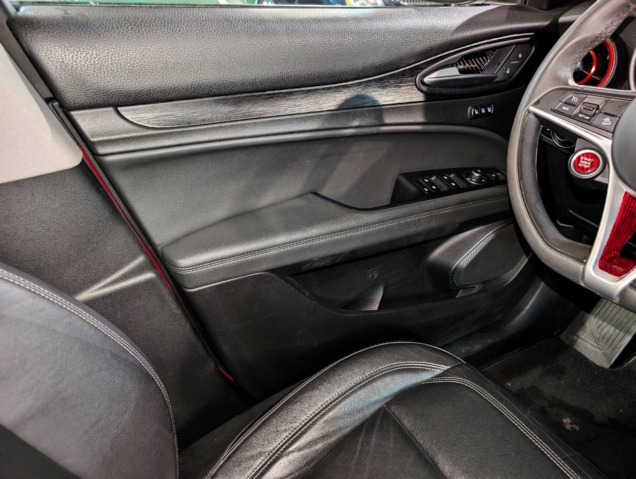 Used 2019 Alfa Romeo Stelvio AWD image 35