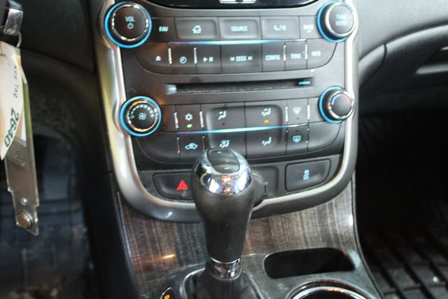 Used 2016 Chevrolet Malibu LT FWD image 17
