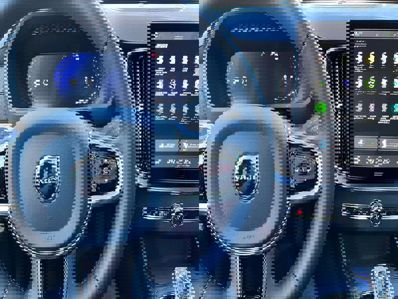 Used 2026 Volvo XC90 B6 Plus w/ Protection Package image 22